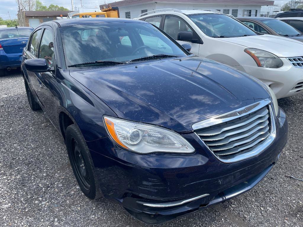 Used 2014 Chrysler 200 LX FWD image 3