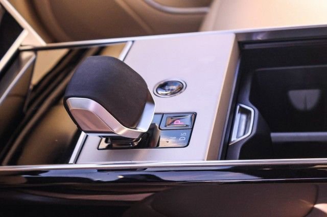 New 2025 Land Rover Range Rover SE image 14