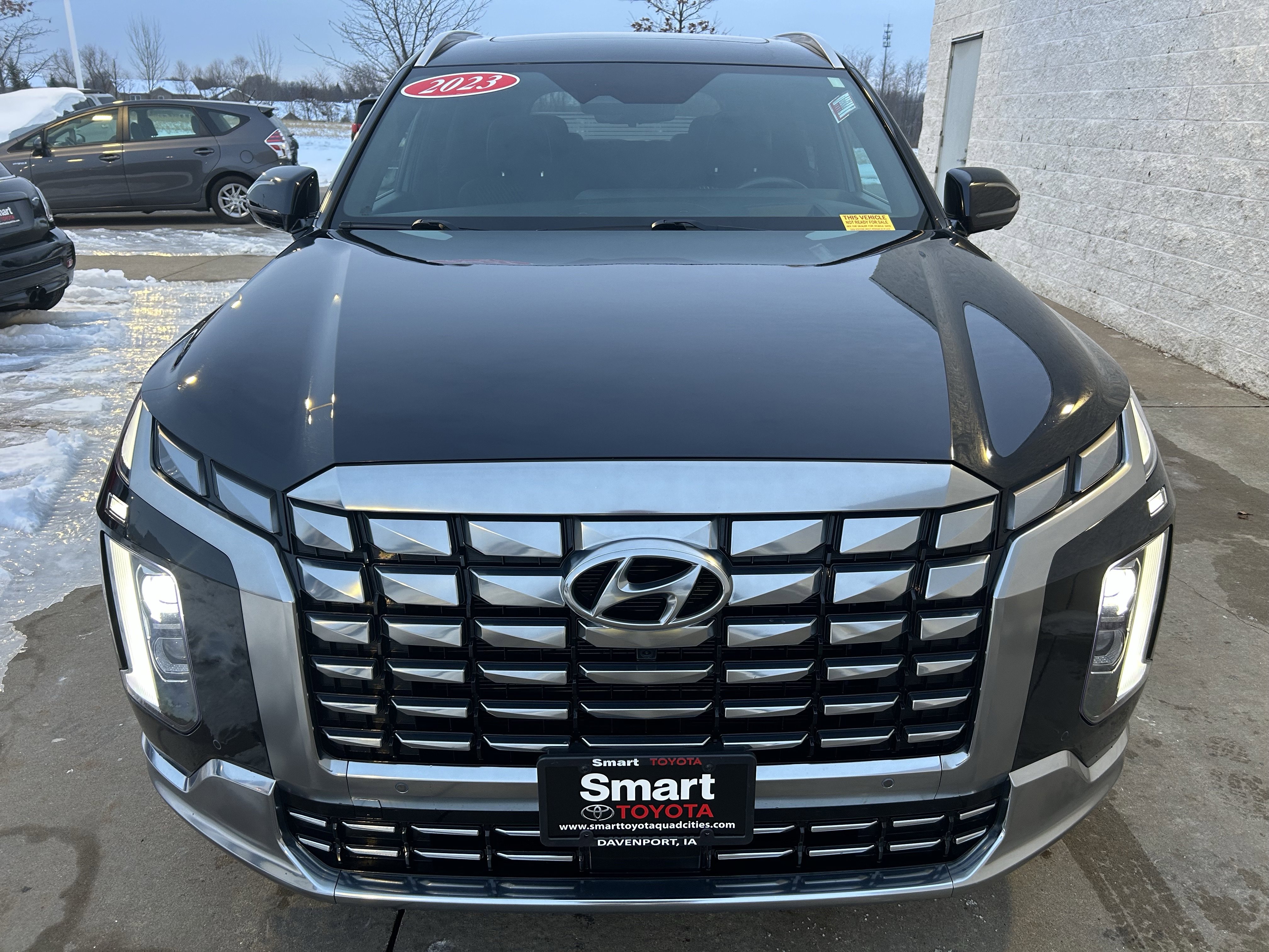 Used 2023 Hyundai Palisade Calligraphy image 2