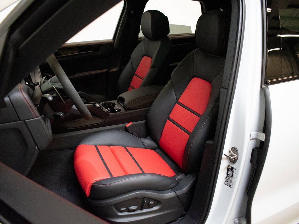 New 2025 Porsche Cayenne GTS image 5
