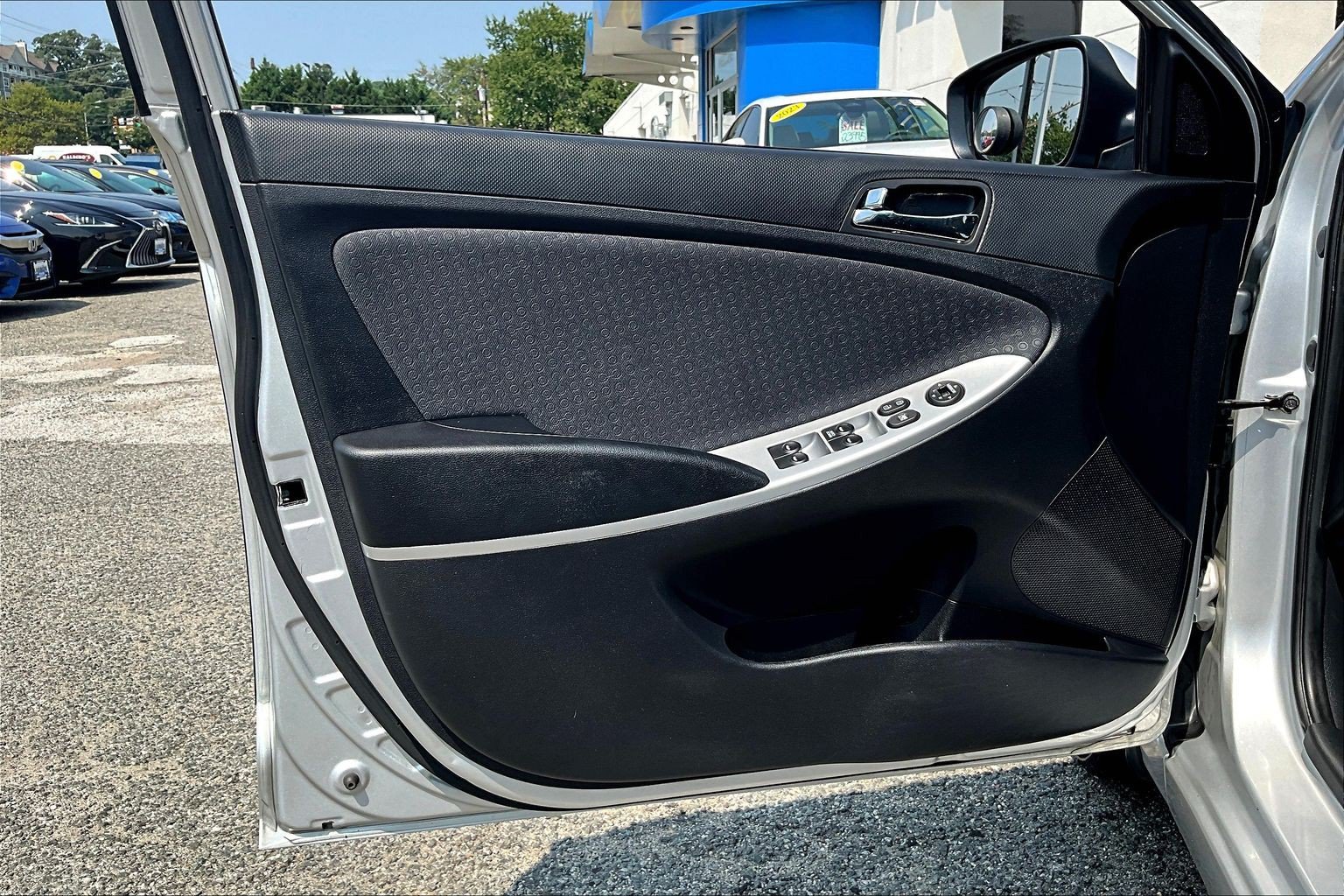 Used 2013 Hyundai Accent SE FWD image 17