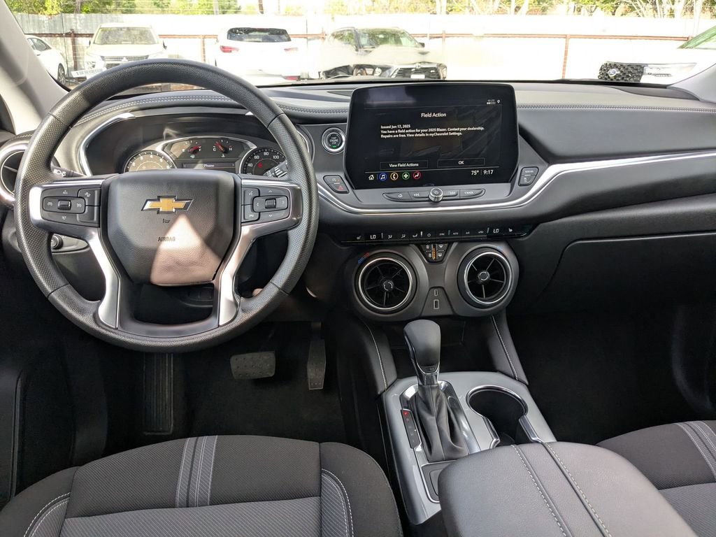Used 2025 Chevrolet Blazer LT image 26