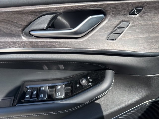 Used 2022 Jeep Grand Cherokee Overland w/ Luxury Tech Group IV image 22