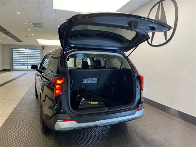 Used 2025 Kia Carnival image 25