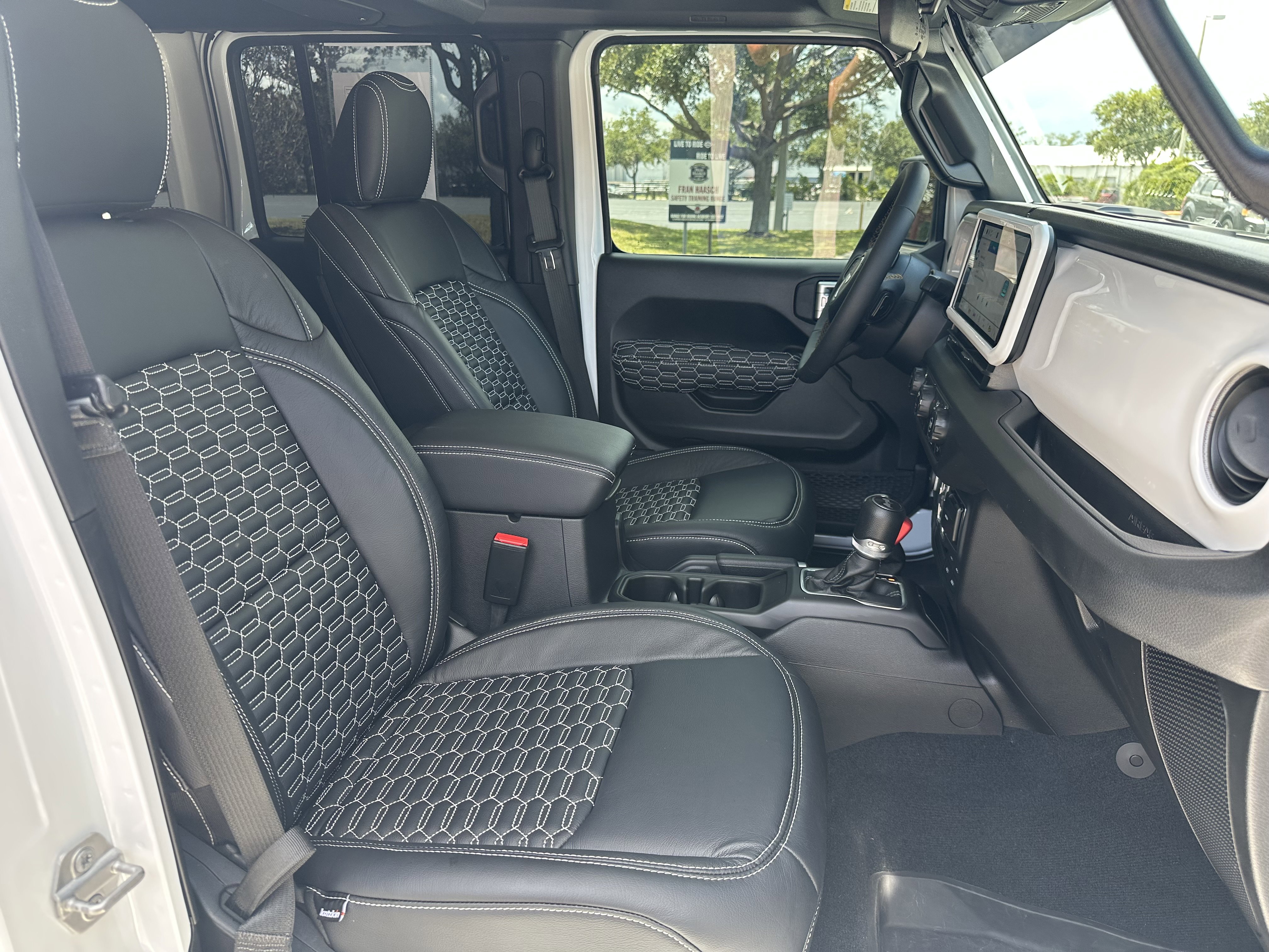 Used 2024 Jeep Wrangler Unlimited Sport image 33