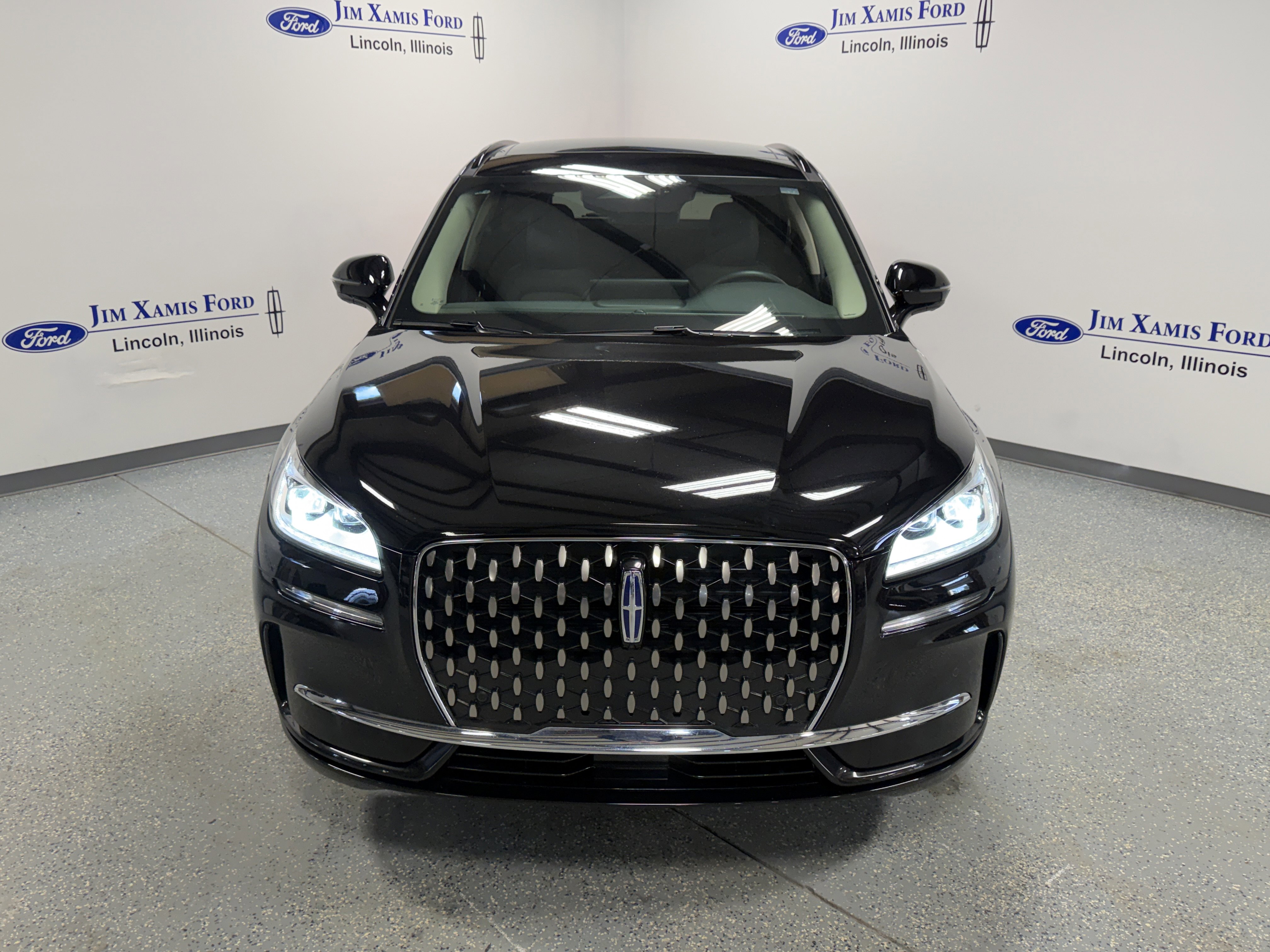 Used 2025 Lincoln Corsair Grand Touring w/ Equipment Group 301A image 2