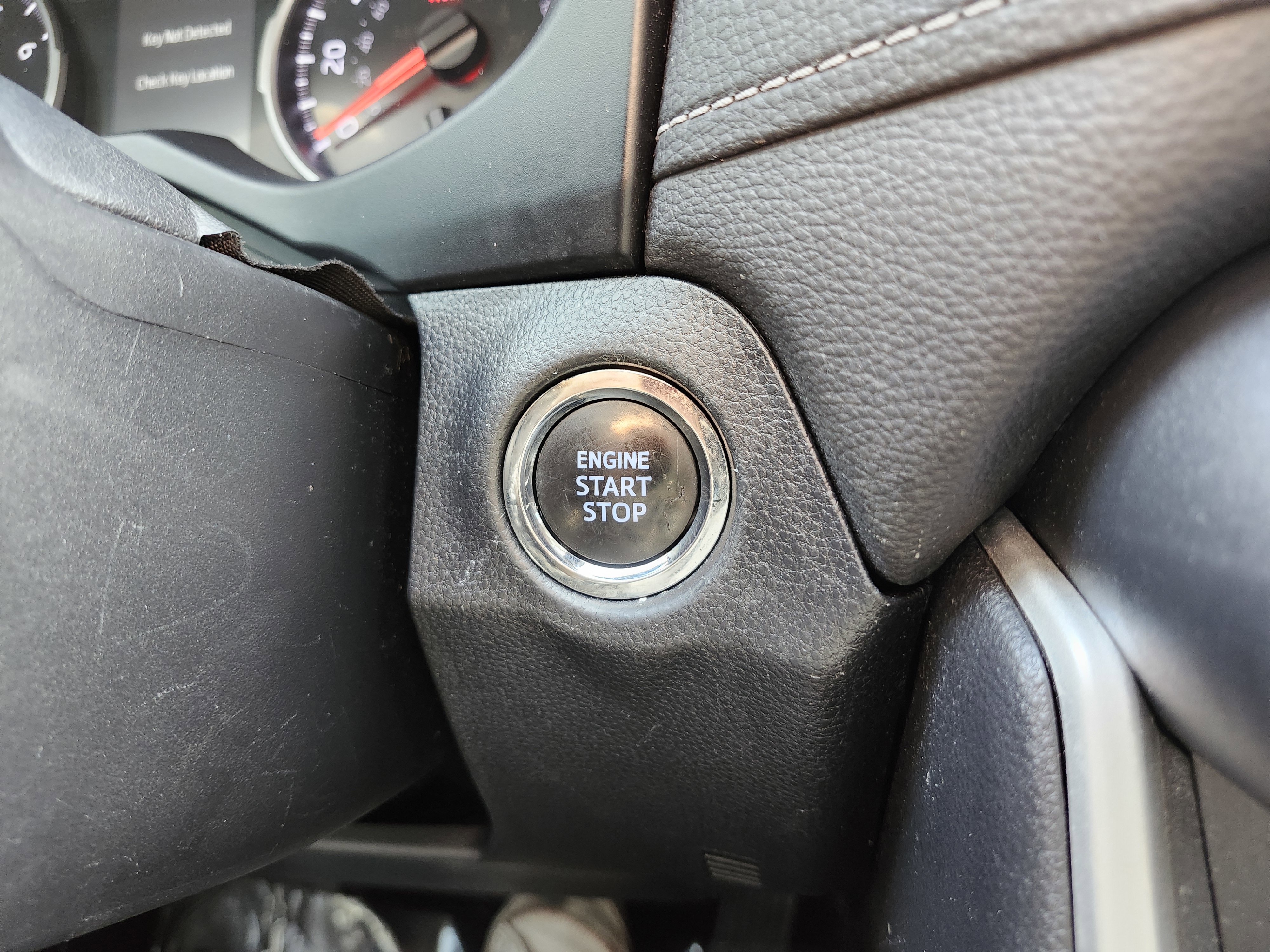 Used 2022 Toyota RAV4 XLE AWD/4WD image 8
