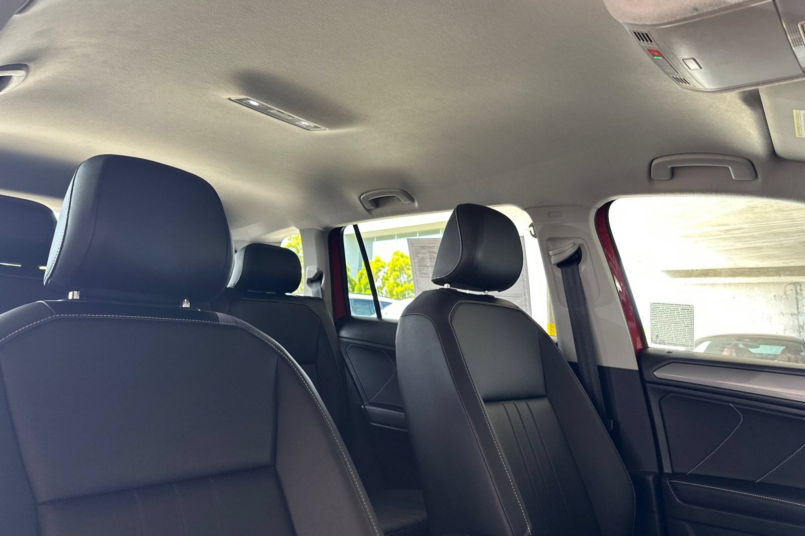 Used 2023 Volkswagen Tiguan SE FWD image 18