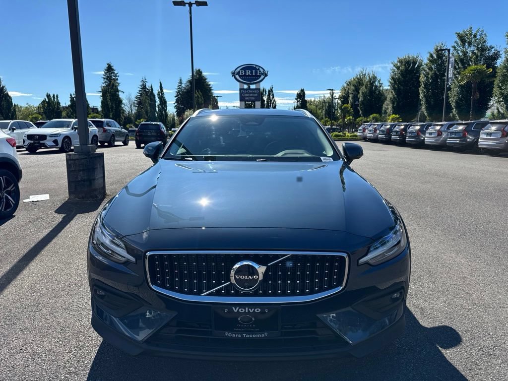 New 2026 Volvo V60 B5 Cross Country Plus w/ Climate Package AWD/4WD image 9