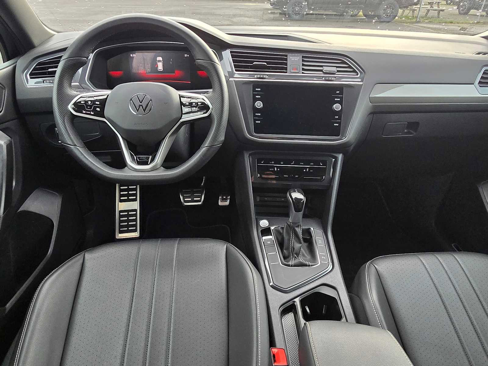 Used 2023 Volkswagen Tiguan SE R-Line image 21