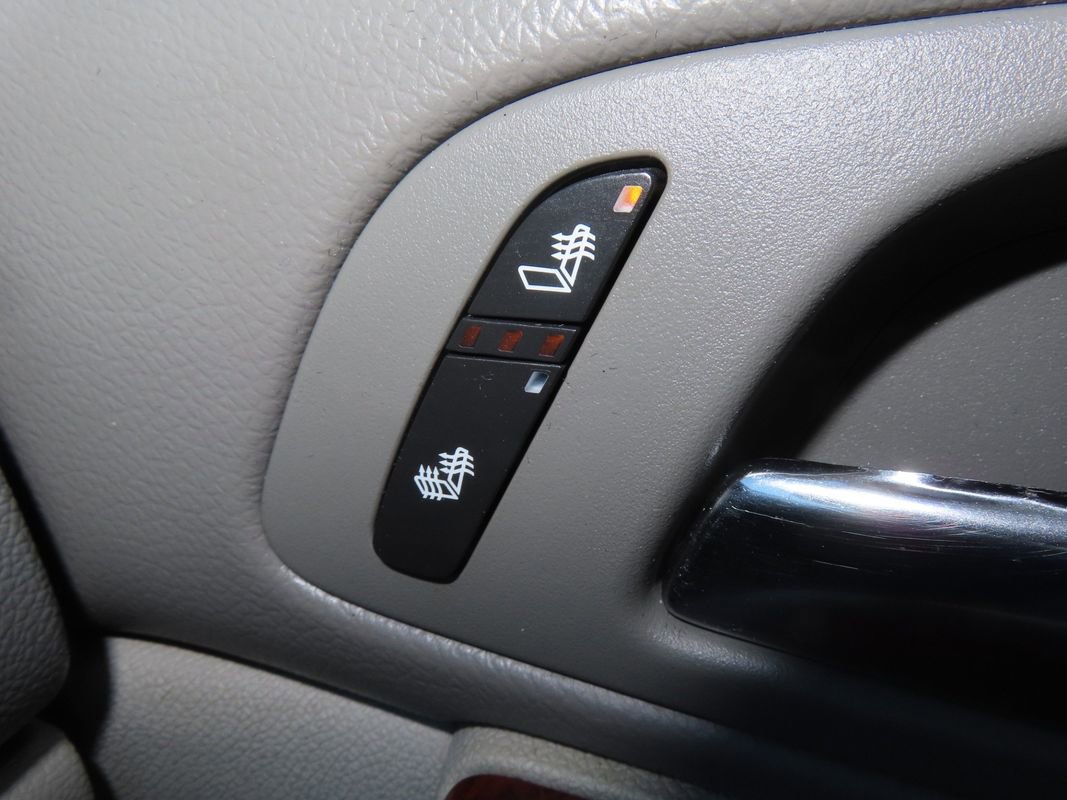 Used 2010 GMC Sierra 3500 SLT w/ SLT Convenience Package image 26