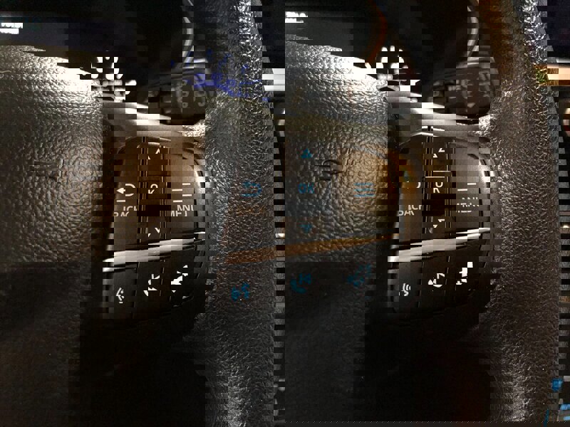 Used 2020 Ford Escape SE image 12