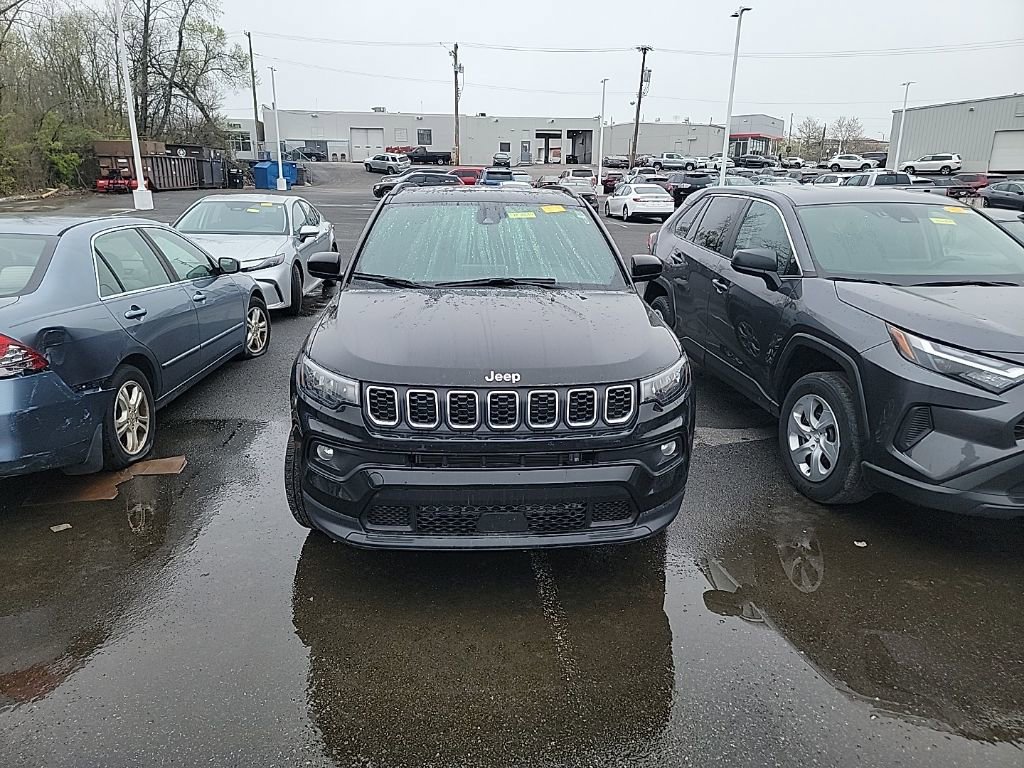 Used 2025 Jeep Compass Latitude w/ Sun & Sound Group image 12