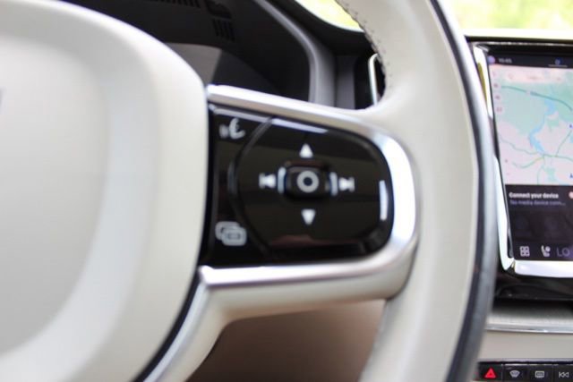 Certified 2023 Volvo XC60 T8 Ultimate w/ Climate Package AWD/4WD image 32