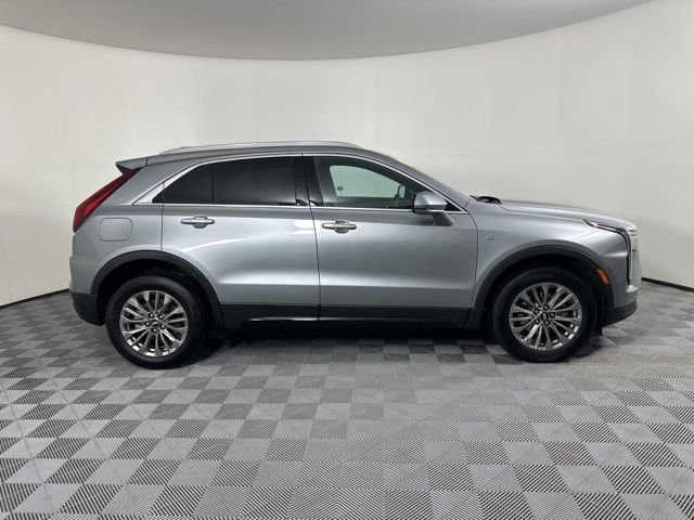 Used 2025 Cadillac XT4 Premium Luxury image 2
