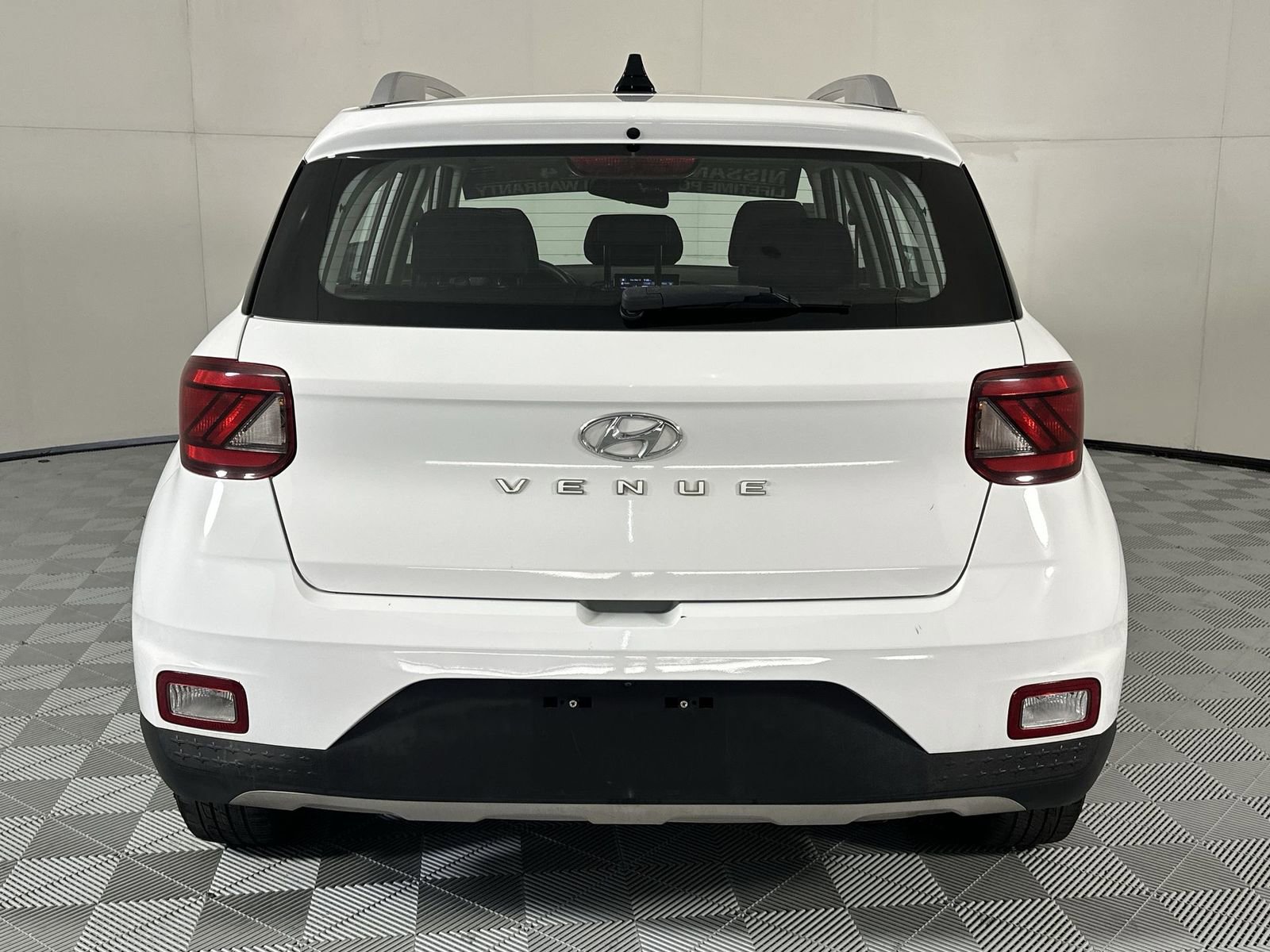 Used 2020 Hyundai Venue SEL FWD image 7
