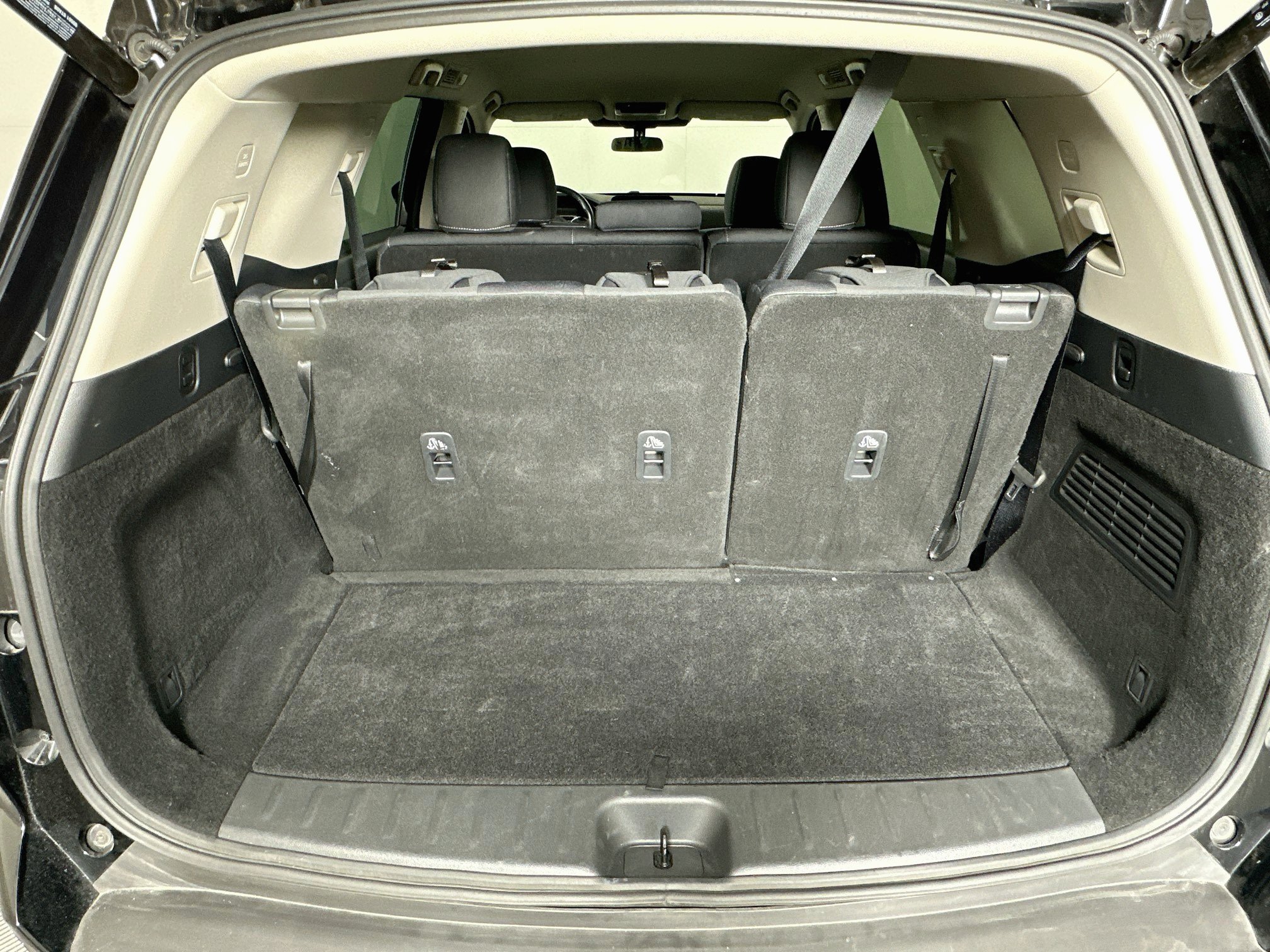 Used 2025 Nissan Pathfinder SV FWD image 29