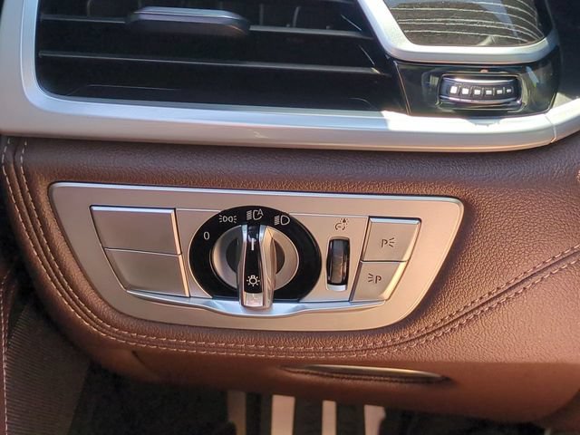 Used 2022 BMW 740i w/ M Sport Package RWD image 18