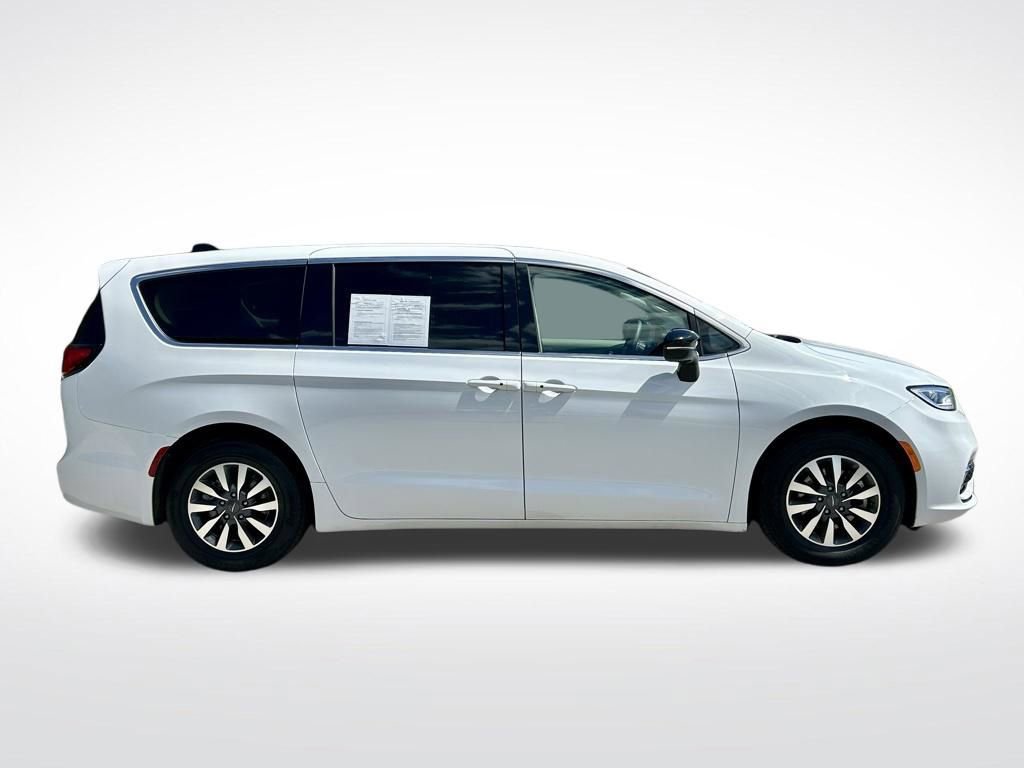 Used 2024 Chrysler Pacifica Limited FWD image 4