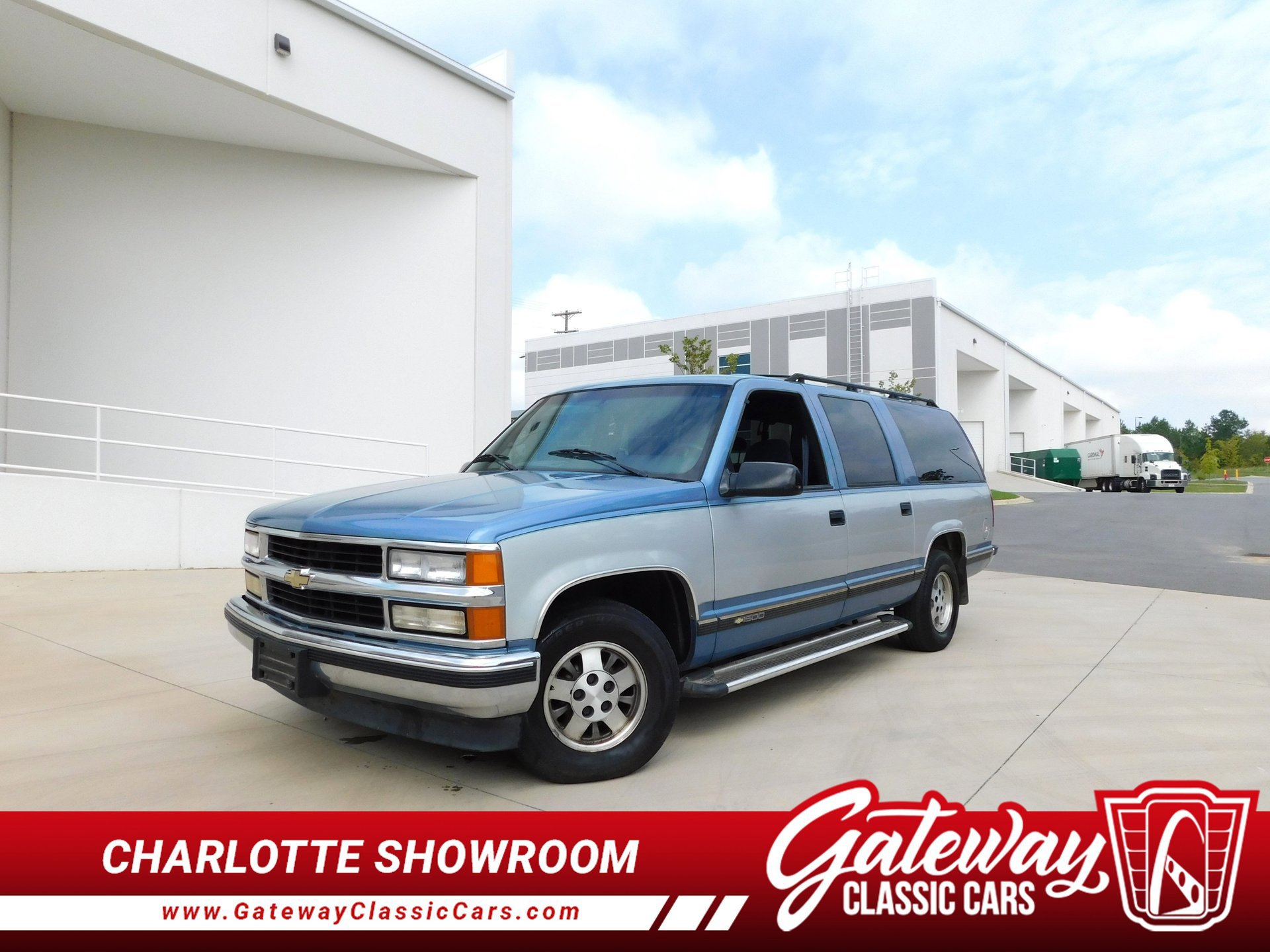 Used 1995 Chevrolet Suburban image 1