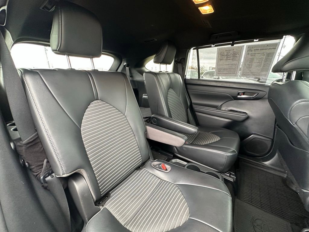 Used 2021 Toyota Highlander XSE image 30