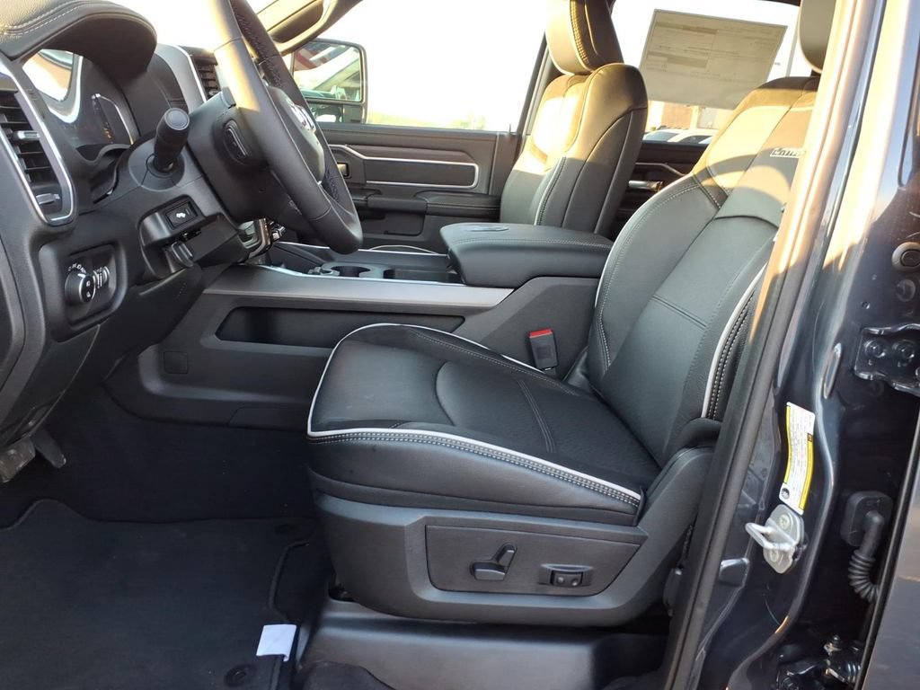 New 2026 RAM 2500 Laramie AWD/4WD image 14
