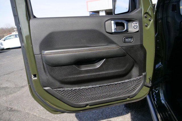 Used 2024 Jeep Wrangler Unlimited Sahara w/ Technology Group image 25