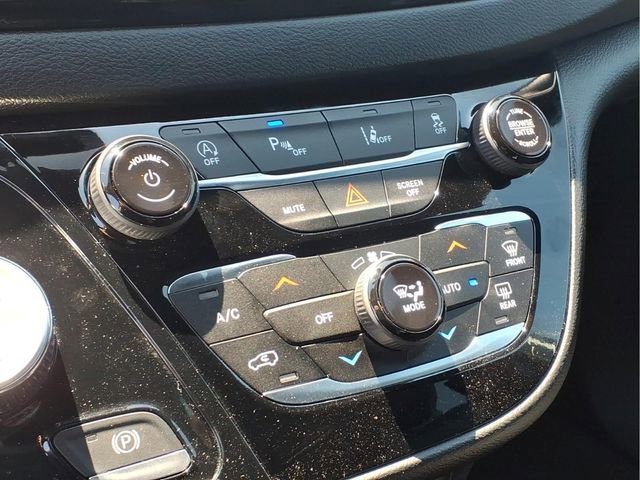Used 2026 Chrysler Pacifica Select FWD image 8