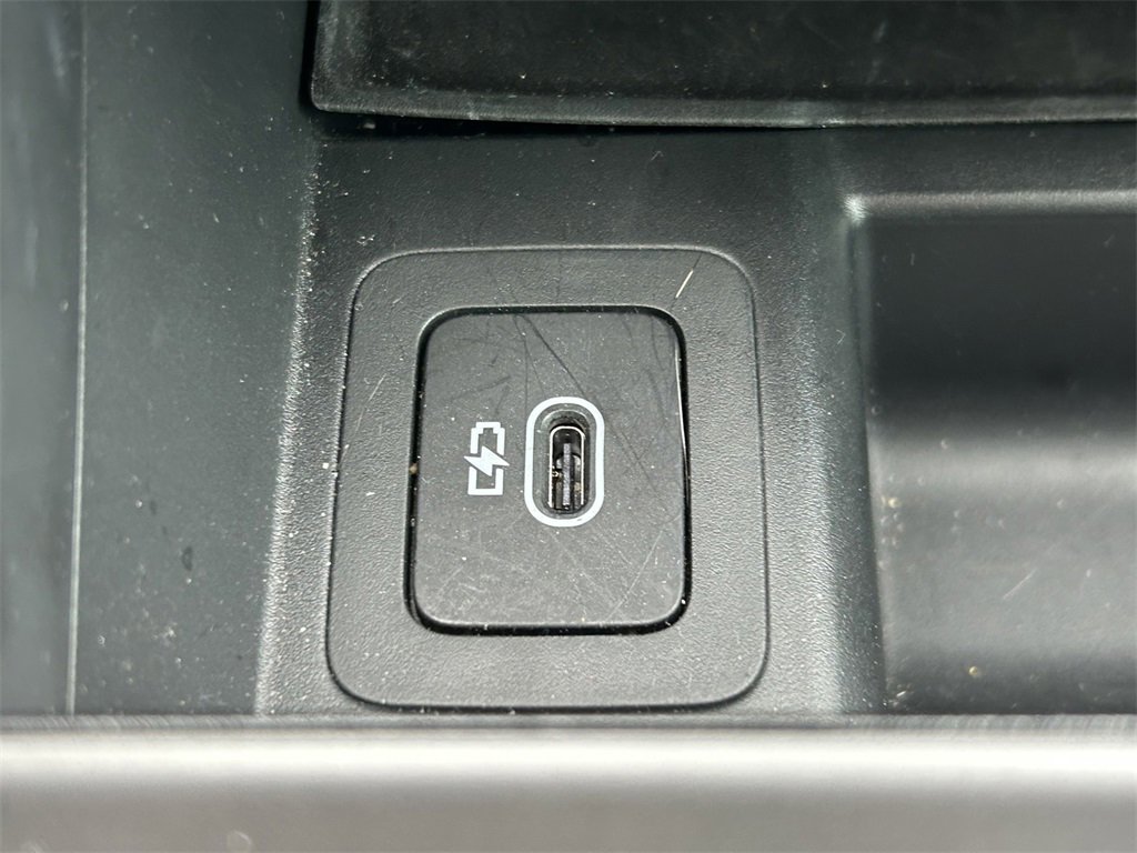 Used 2024 Land Rover Range Rover Evoque Dynamic SE image 32