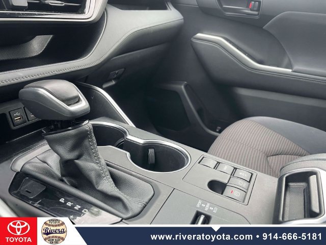 Used 2023 Toyota Highlander LE FWD image 29