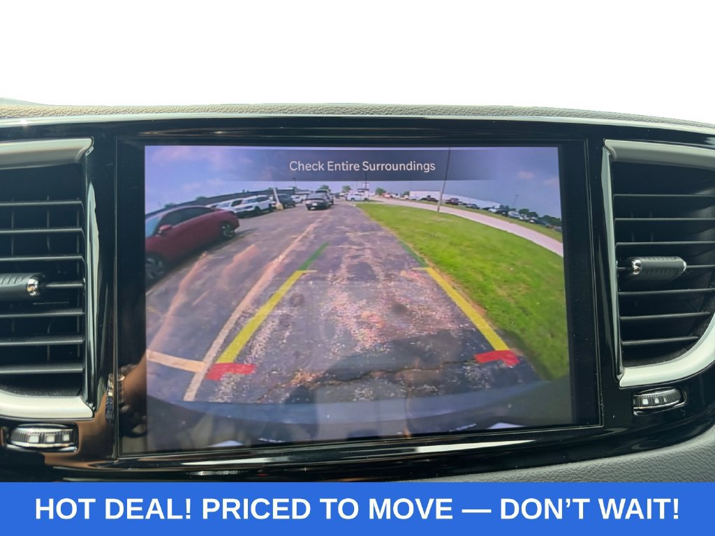 Used 2025 Chrysler Pacifica Select FWD image 17