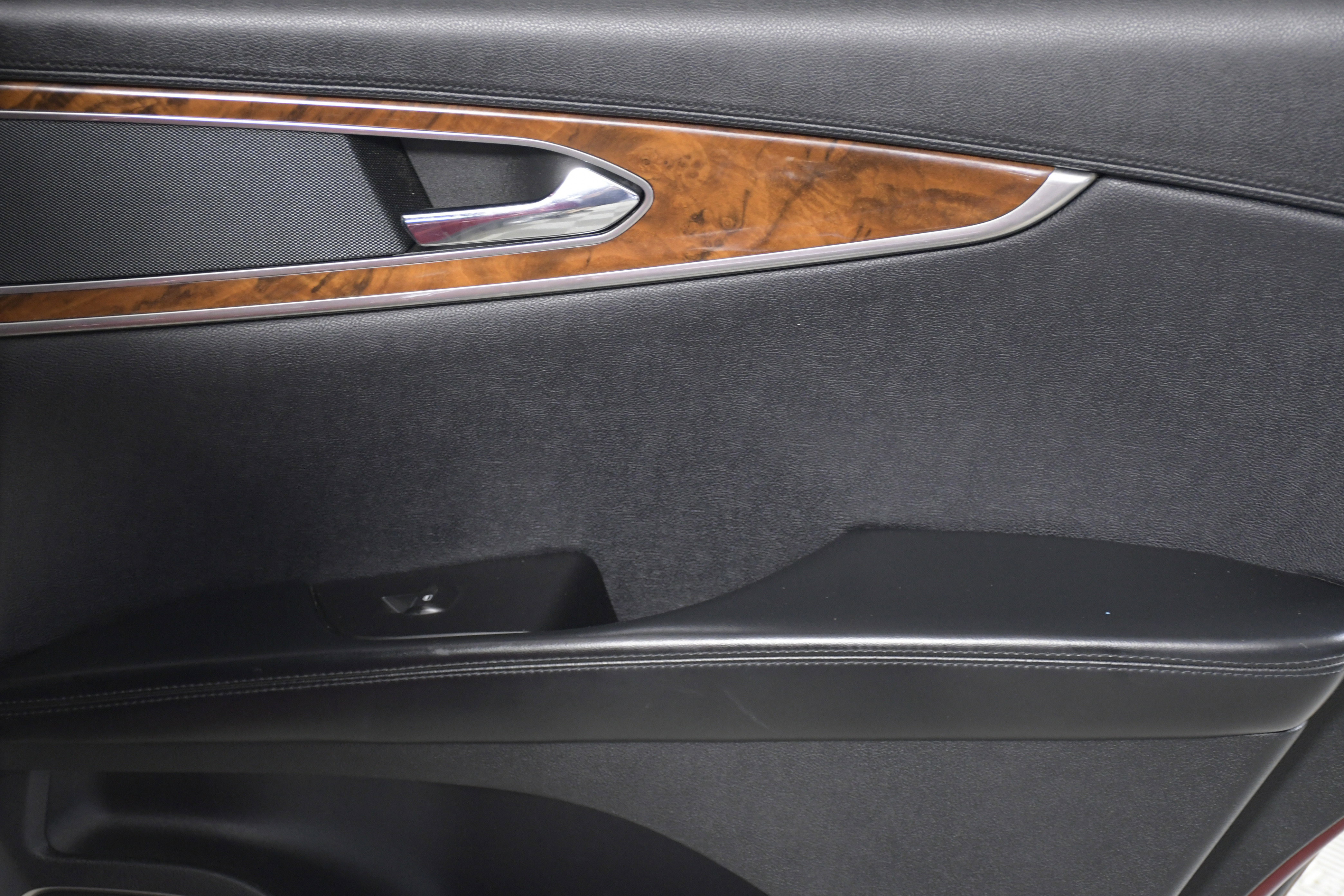 Used 2016 Lincoln MKX Reserve image 25