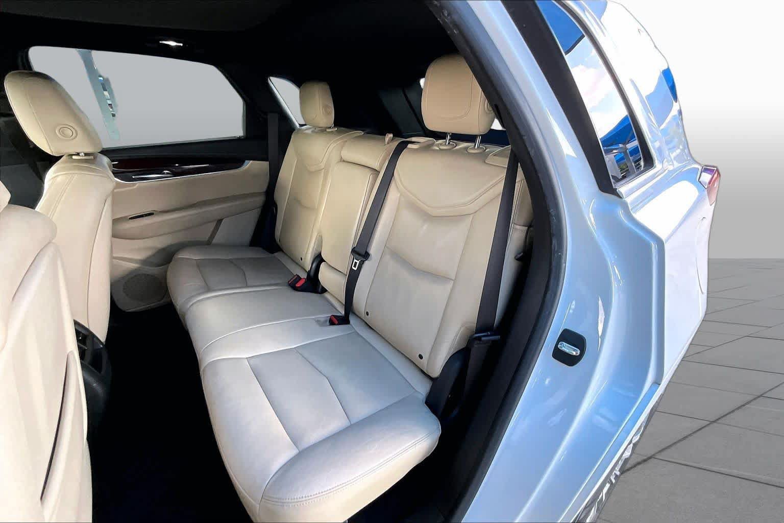 Used 2017 Cadillac XT5 Luxury w/ Driver Awareness Package FWD image 19