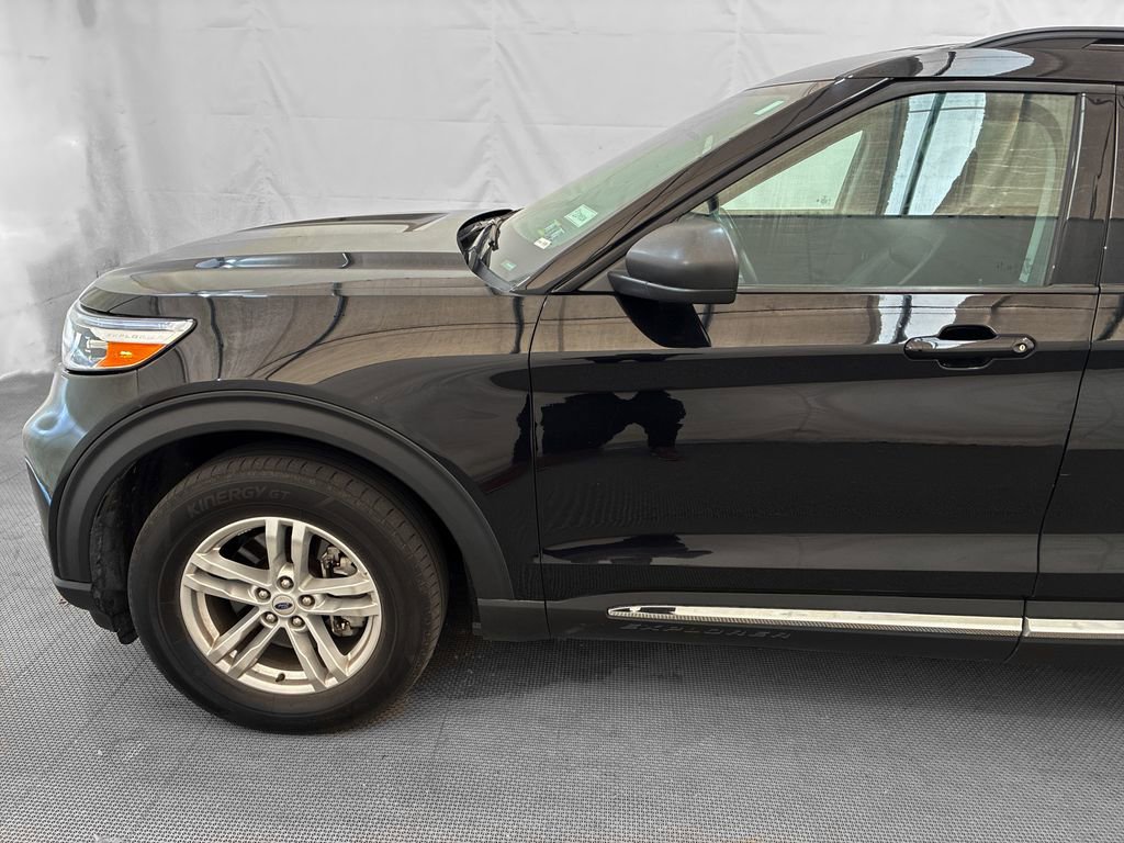 Used 2024 Ford Explorer XLT w/ Equipment Group 202A AWD/4WD image 3