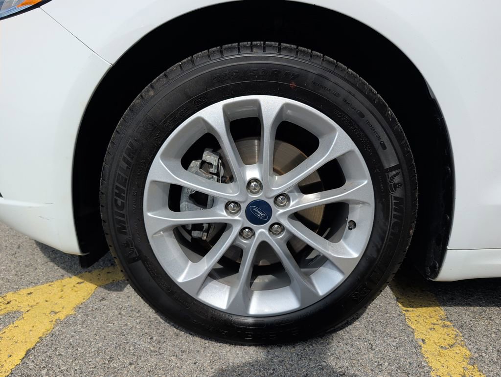 Used 2020 Ford Fusion SE image 4