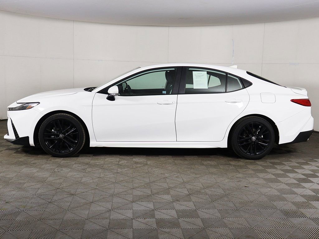 Used 2025 Toyota Camry SE FWD image 15