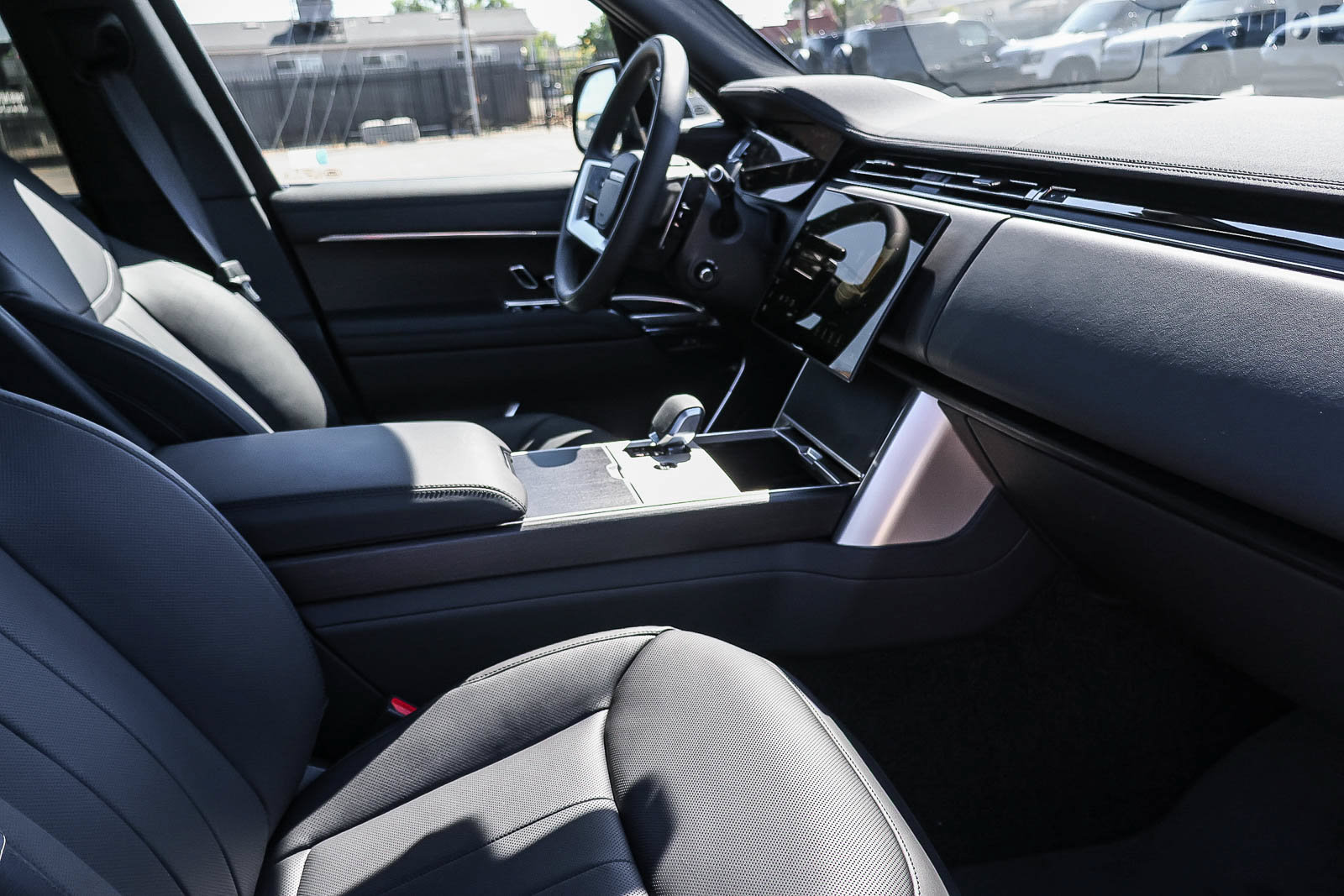 New 2026 Land Rover Range Rover SE AWD/4WD image 17