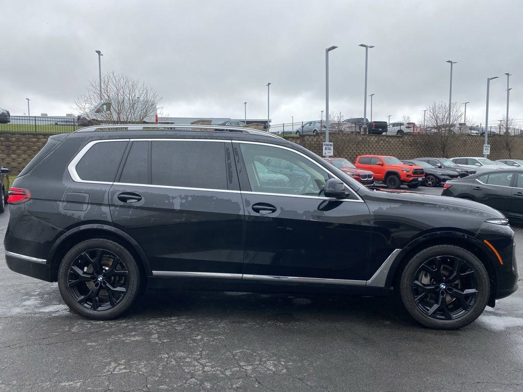 Used 2025 BMW X7 xDrive40i w/ Premium Package AWD/4WD image 4