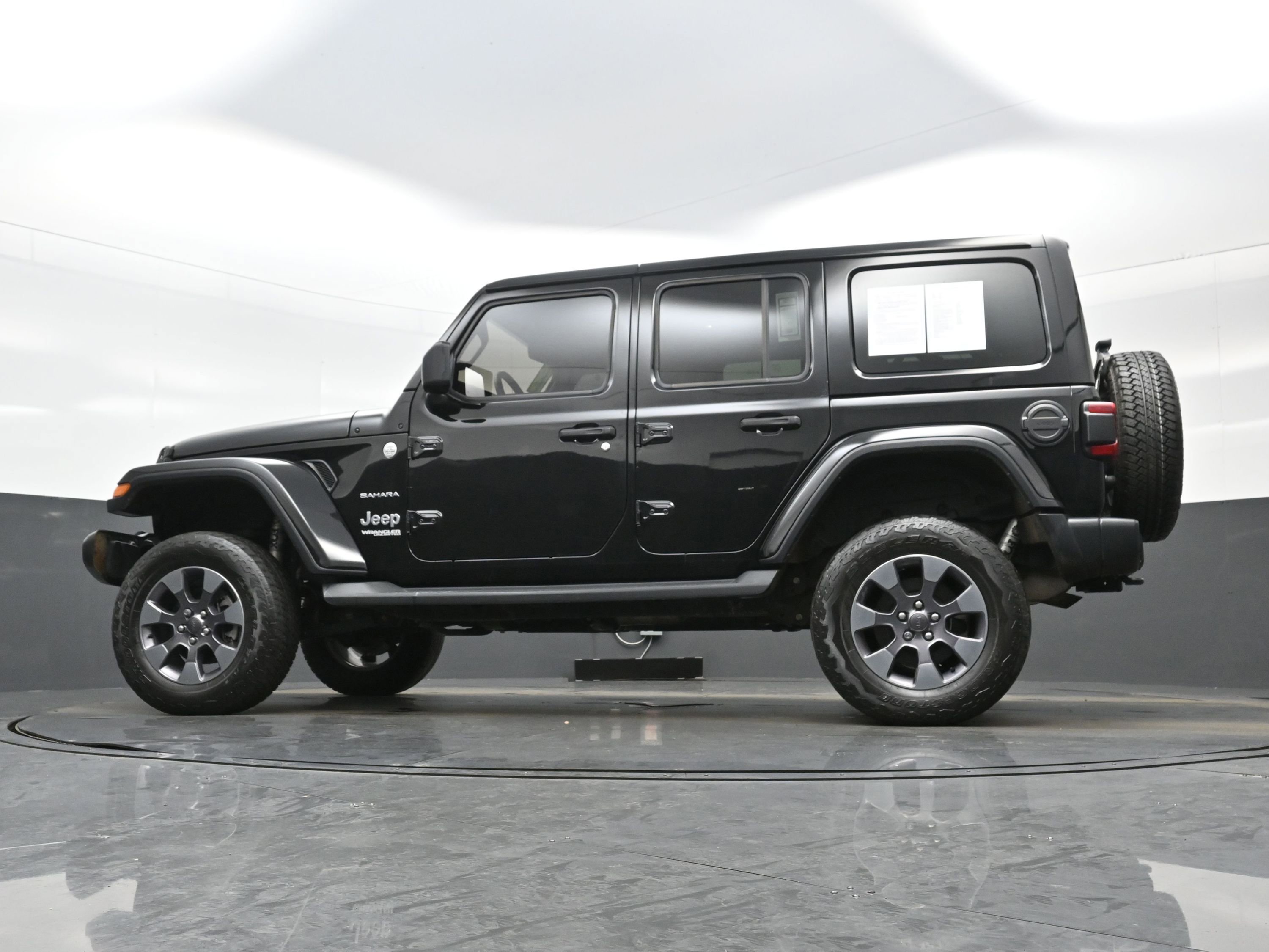 Used 2018 Jeep Wrangler Unlimited Sahara w/ Dual Top Group image 25