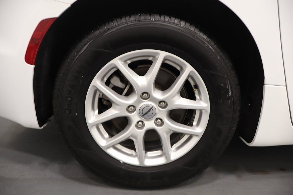 Certified 2025 Chrysler Pacifica Select FWD image 30