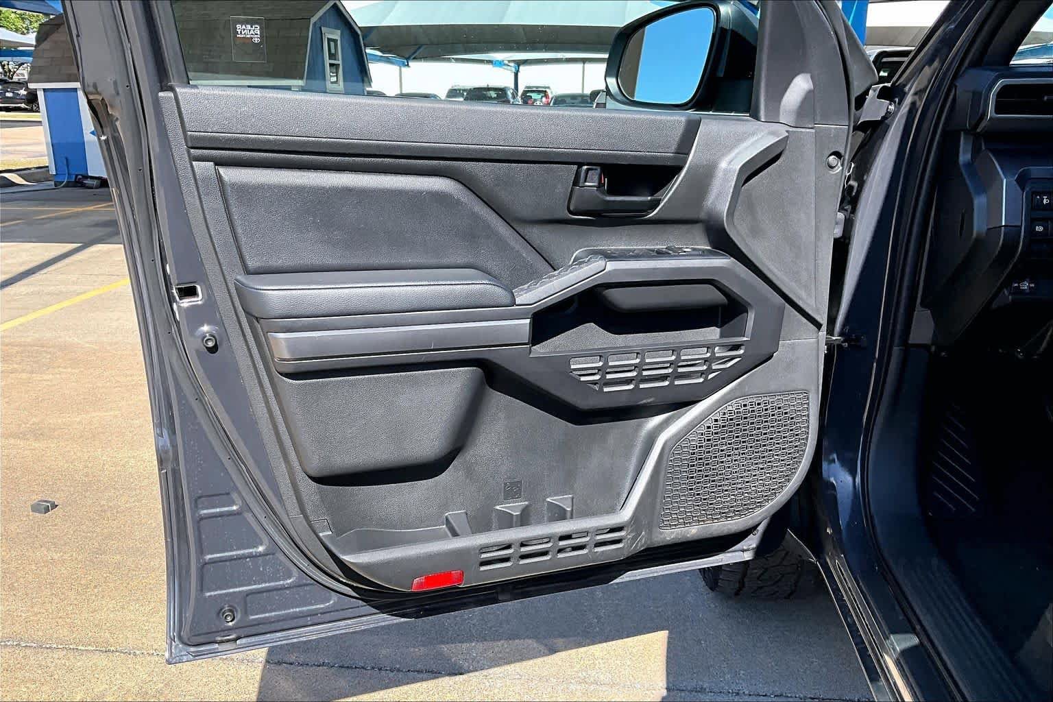 Used 2025 Toyota Tacoma SR5 AWD/4WD image 22