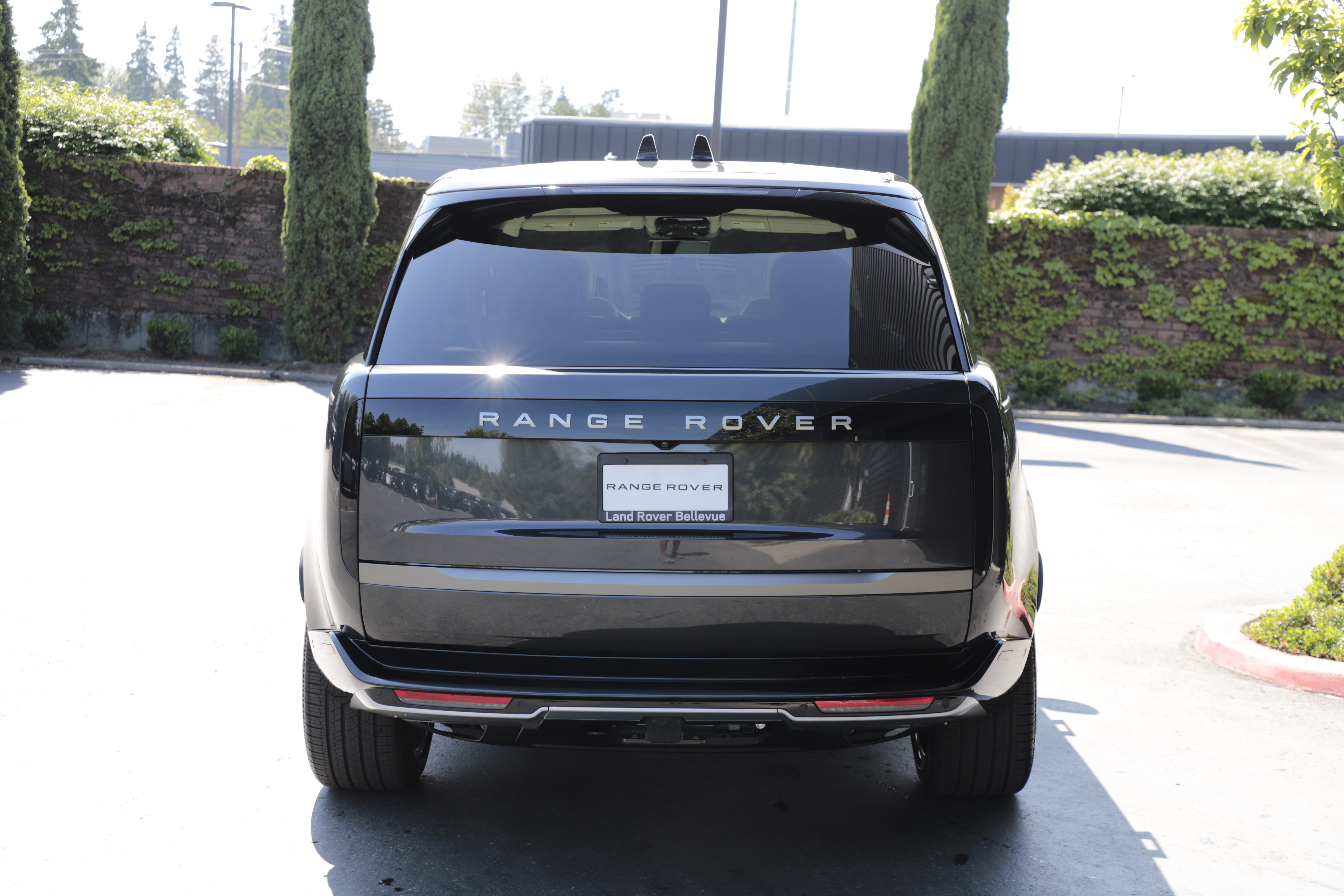 New 2026 Land Rover Range Rover Long Wheelbase SE AWD/4WD image 7