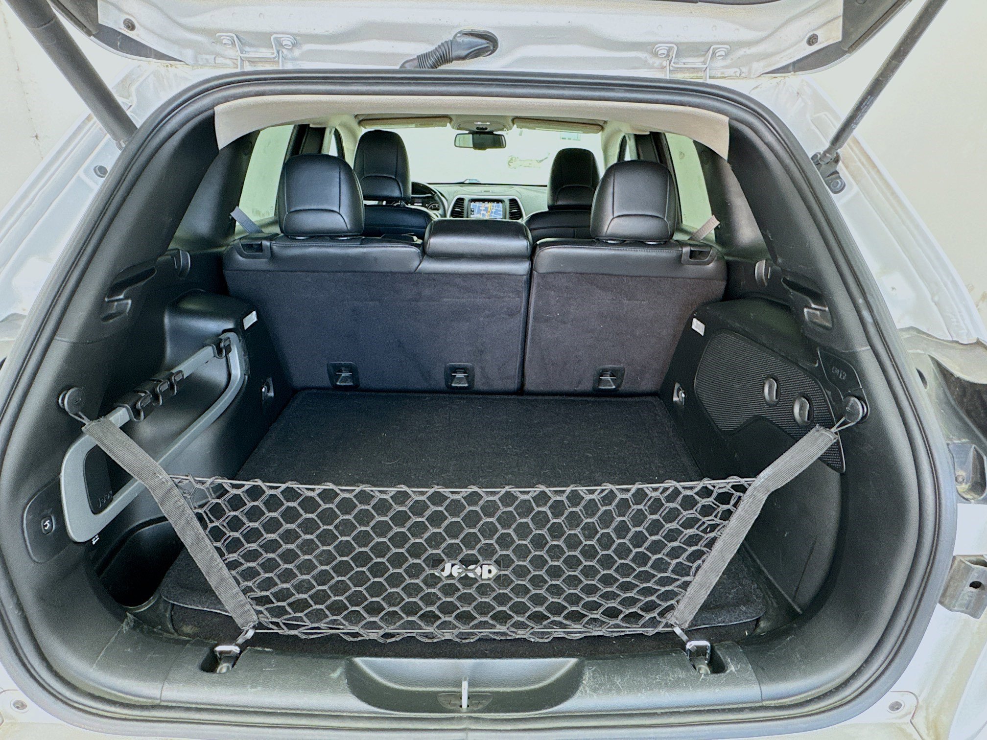 Used 2017 Jeep Cherokee Overland image 18