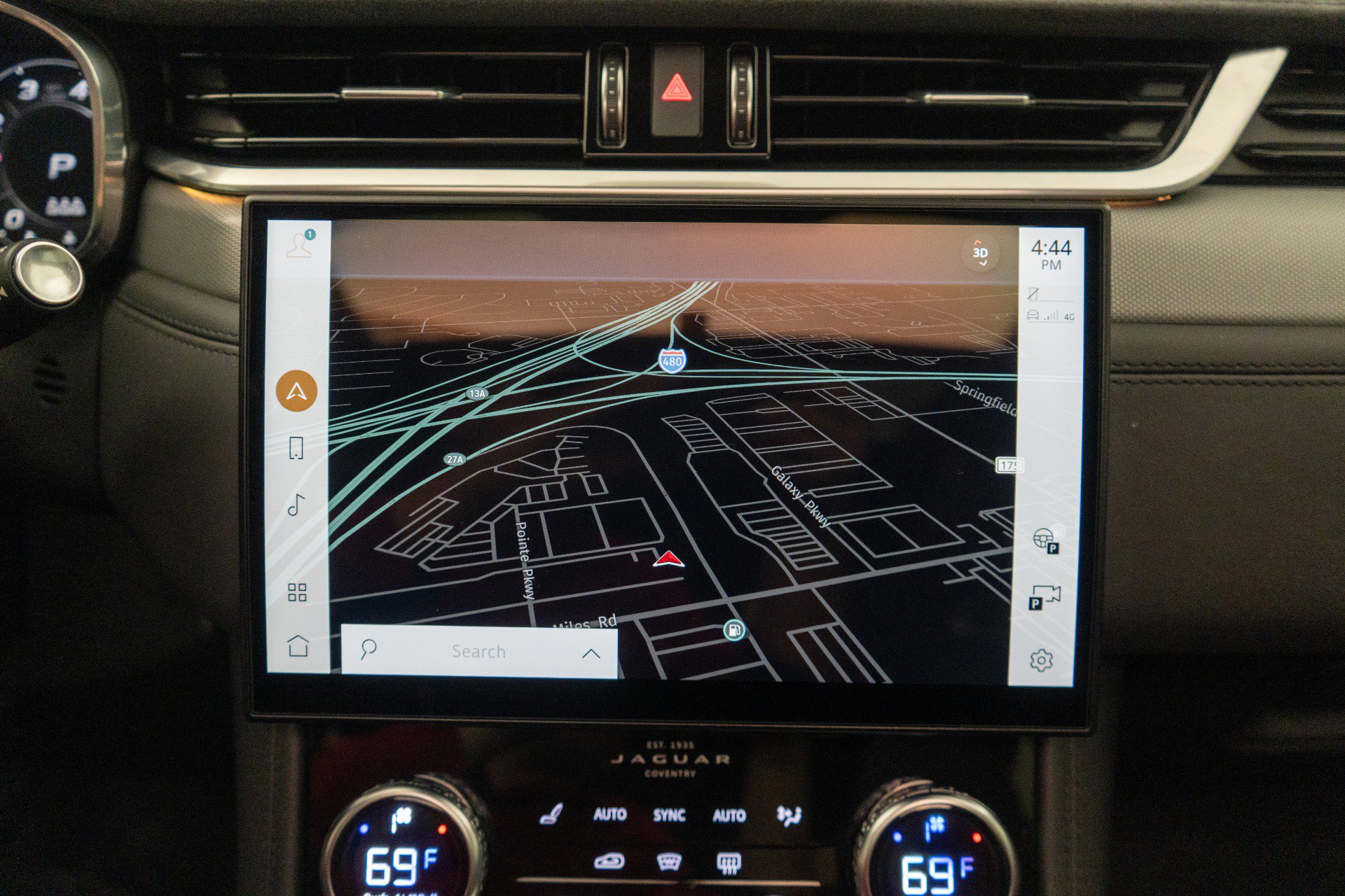 Used 2023 Jaguar F-PACE SVR image 17