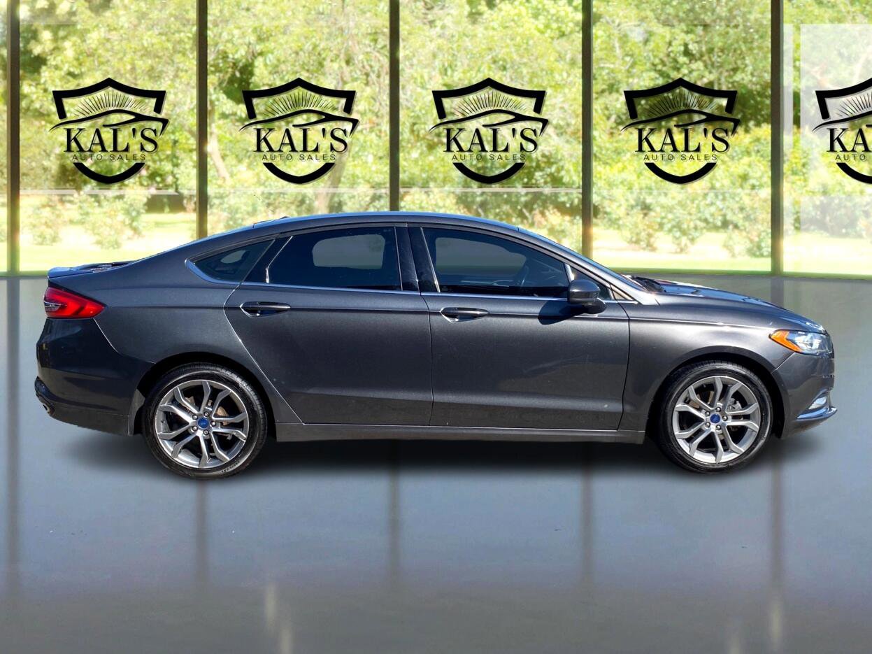 Used 2017 Ford Fusion SE w/ Equipment Group 201A image 4