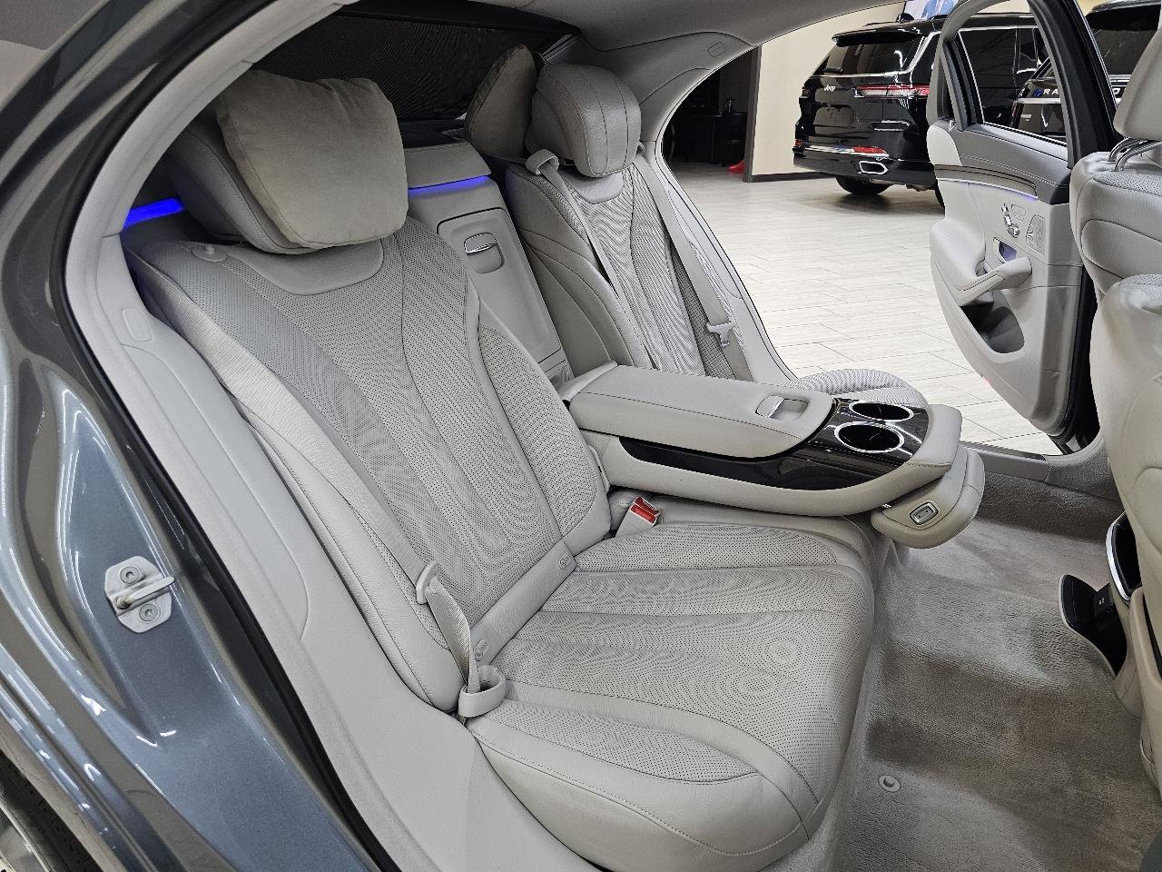 Used 2017 Mercedes-Benz S 550 4MATIC Sedan image 23