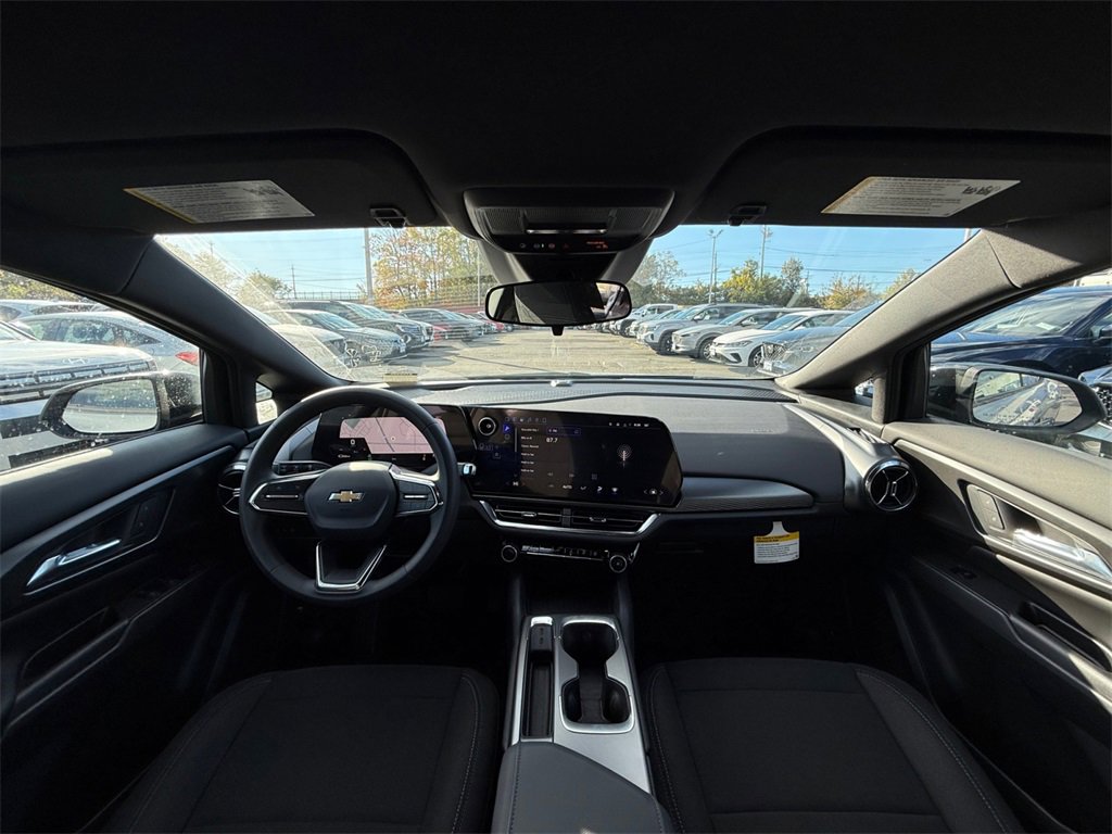 New 2026 Chevrolet Equinox EV LT w/ Midnight Package image 17