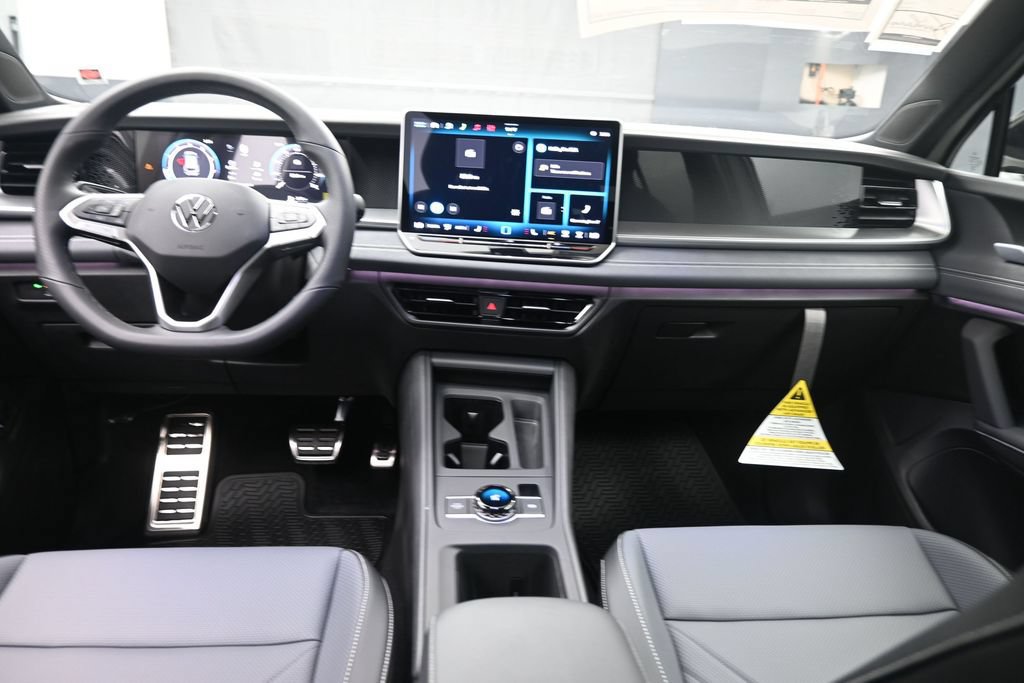 New 2026 Volkswagen Tiguan SE R-Line FWD image 9