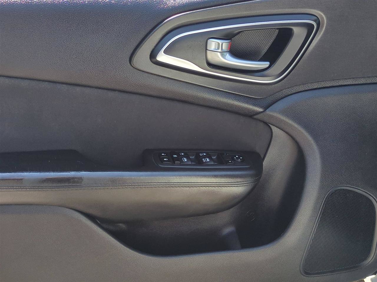 Used 2015 Chrysler 200 Limited FWD image 11