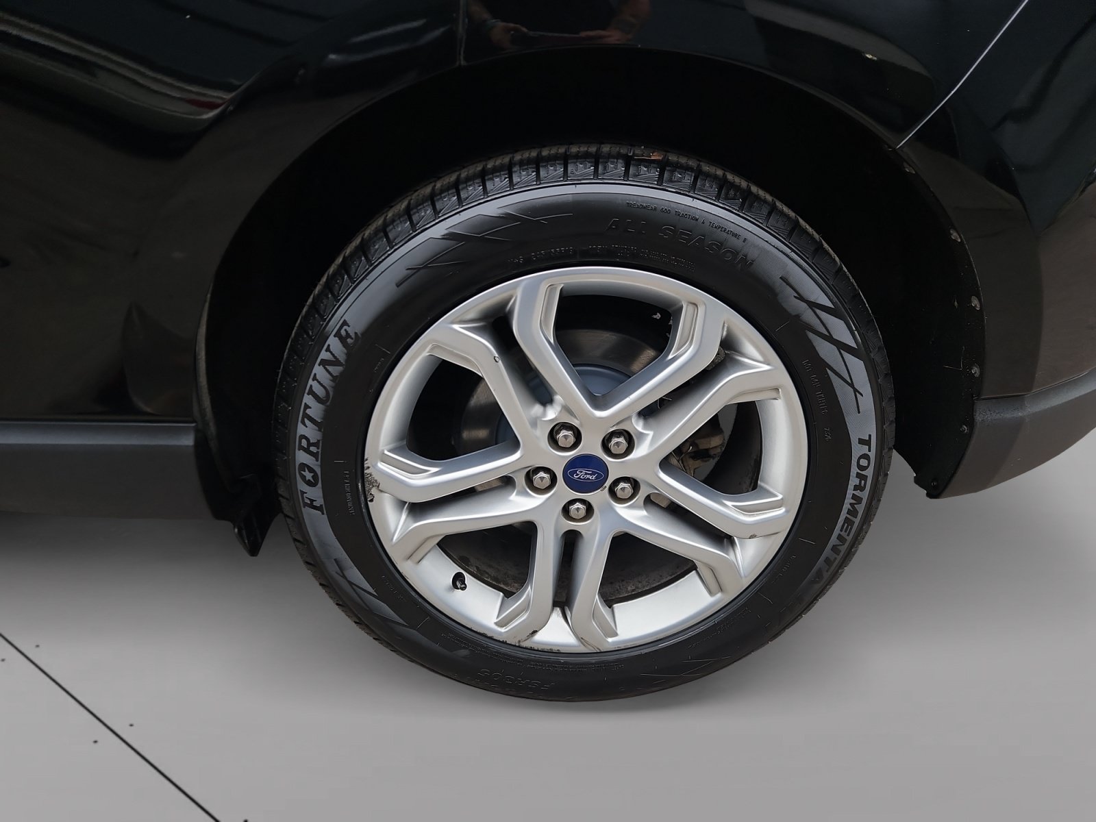 Used 2018 Ford Edge Titanium FWD image 15